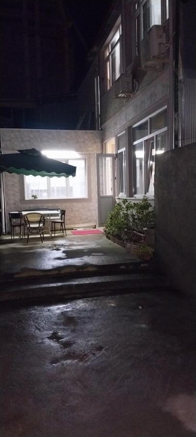 Hostel Gomani Батуми Екстериор снимка